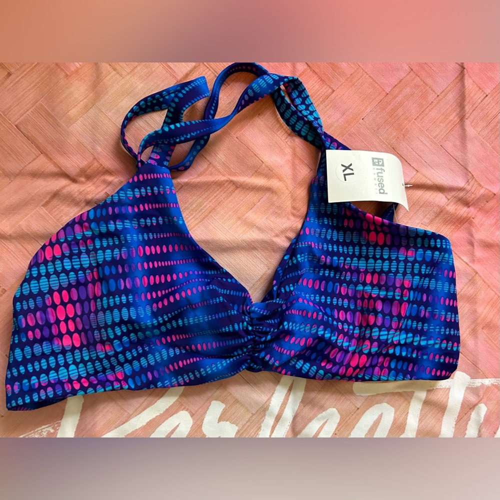 NWT Vibrate Higher Fused KTop